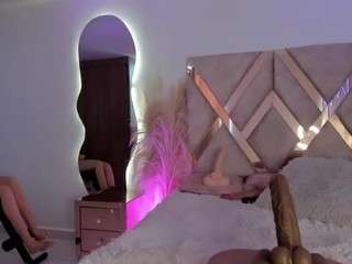 Live webcam model dana-curly on Soda Cams