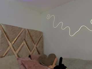 dana-curly's CamSoda show and profile