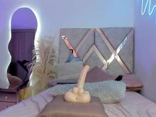 dana-curly Live Webcam on CamSoda