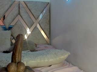 dana-curly Live Webcam on CamSoda