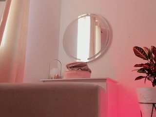dana-curly webcam model