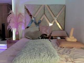 dana-curly Live Webcam on CamSoda
