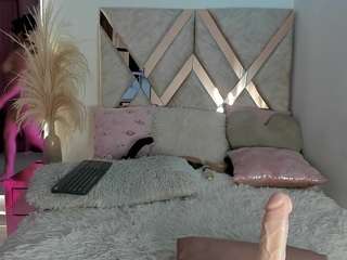 dana-curly webcam model