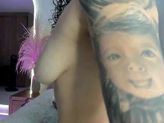 dana-curly Live Webcam on CamSoda