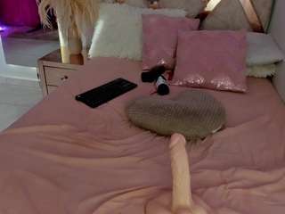 dana-curly Live Webcam on CamSoda