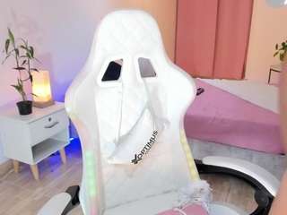 danielarson, female webcam model,  years old, on live webcam