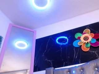 lila-gummy webcam model