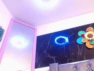 lila-gummy webcam