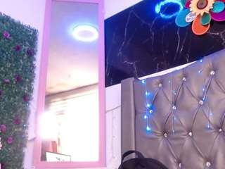 lila-gummy Live Webcam on CamSoda