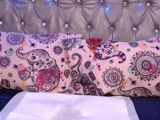 lila-gummy webcam model