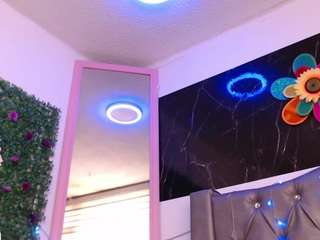 lila-gummy Live Webcam on CamSoda