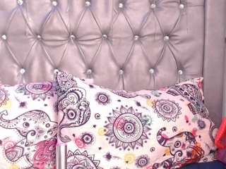 lila-gummy Live Webcam on CamSoda