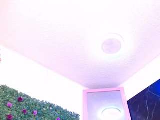 lila-gummy webcam