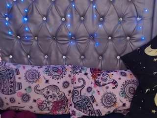 lila-gummy webcam model