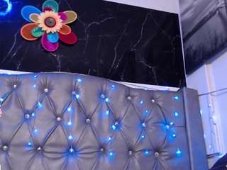 lila-gummy webcam model