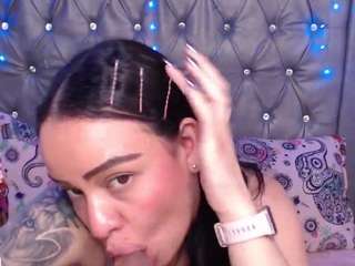 lila-gummy webcam