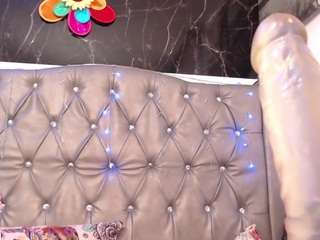 lila-gummy webcam