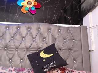 lila-gummy webcam model