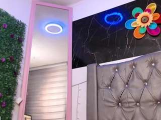 lila-gummy's CamSoda show and profile