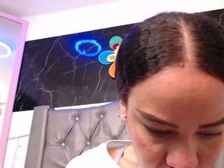 lila-gummy, female webcam model,  years old, on live webcam