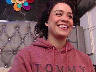 lila-gummy webcam model