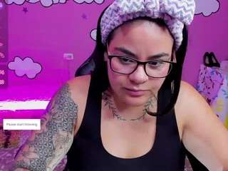 Live webcam model sharoonhills on Soda Cams