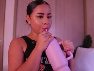 Live webcam model emilybell on Soda Cams