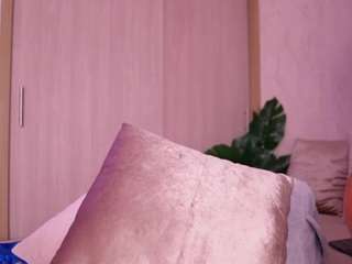 emilybell Live Webcam on CamSoda