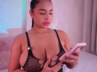 Emilybell's cam show statistics and live stream