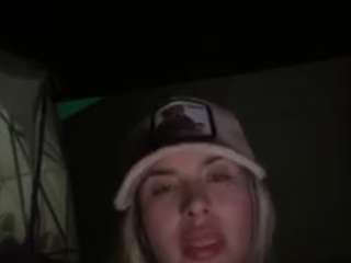 Live webcam model liliimoon on Soda Cams