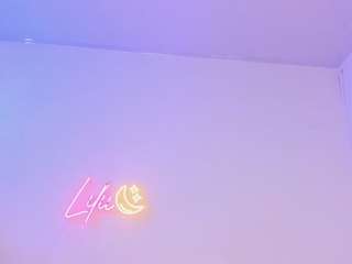 Lilii Moon live cam preview