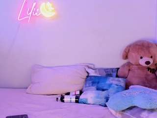 Liliimoon's cam show statistics and live stream