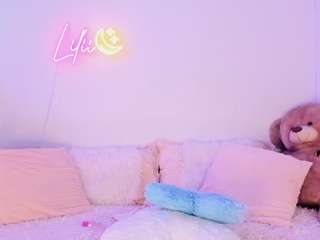 Lilii Moon live cam preview