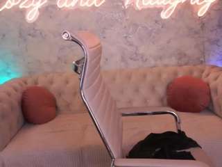 arielaniston live cam preview