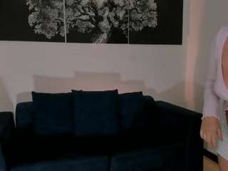 Dominique live cam preview