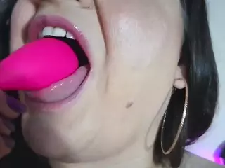 Iwazsoaking's Live Sex Cam Show