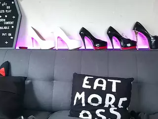 Iwazsoaking's Live Sex Cam Show