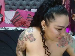 jeenevieve Live Webcam on CamSoda