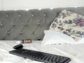 heaterr22's CamSoda show and profile