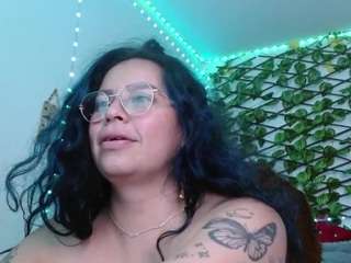 Live webcam model elektra323 on Soda Cams