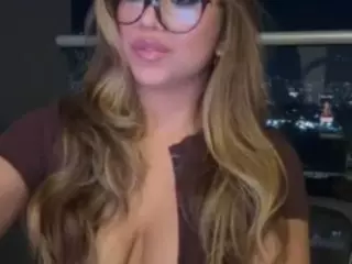 Andrea's Live Sex Cam Show