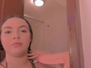 Live webcam model julietavargas on Soda Cams