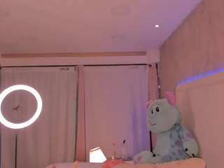 Live webcam model julietavargas on Soda Cams