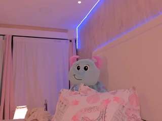 Live webcam model julietavargas on Soda Cams