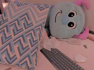 Live webcam model julietavargas on Soda Cams