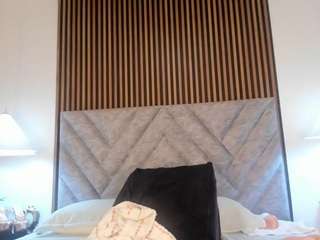 Milf Mia live cam preview