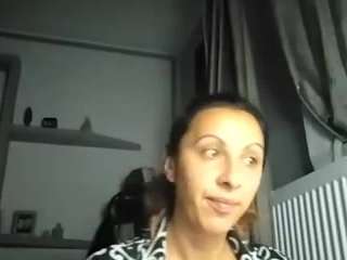 Live webcam model brenda89 on Soda Cams