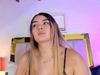 emma-rossee webcam model