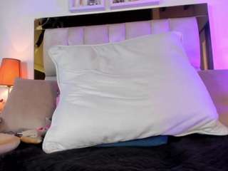 emma-rossee Live Webcam on CamSoda