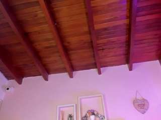 emma-rossee's CamSoda show and profile